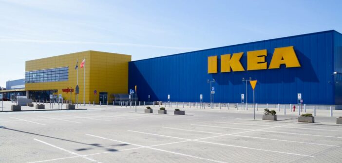 IKEA revolutioniert den Möbelmarkt mit flachen Paketen und DIY-Konzept (Foto: AdobeStock 495925335 Longfin Media)