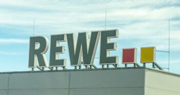 Rewe Group – Handelsnetzwerk in Deutschland und Europa (Foto: AdobeStock 592782226-Annabell Gsödl)